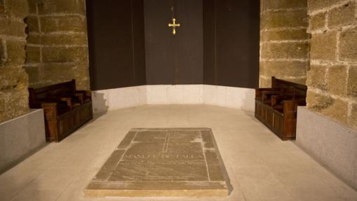 la tumba de Manuel de Falla se encuentra en el panteón de la Catedral de Cádiz.