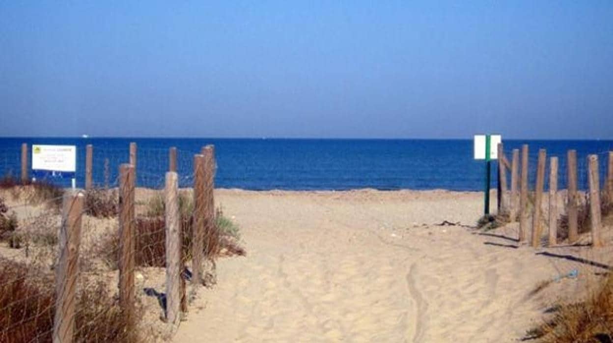 Playa de Levante o Los Toruños, una de las playas nudistas más conocidas de Cádiz