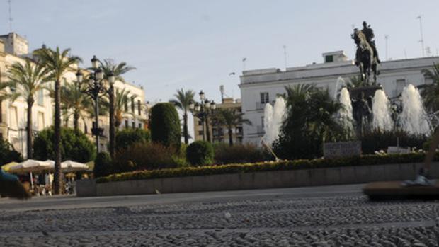 Roba a tres menores con un mazo de polo