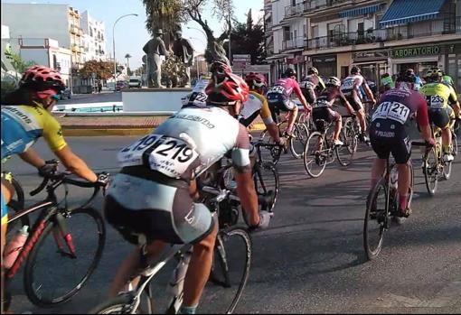 Más de 150 corredores participan en la 39º edición del Trofeo de Ciclismo Los Palacios