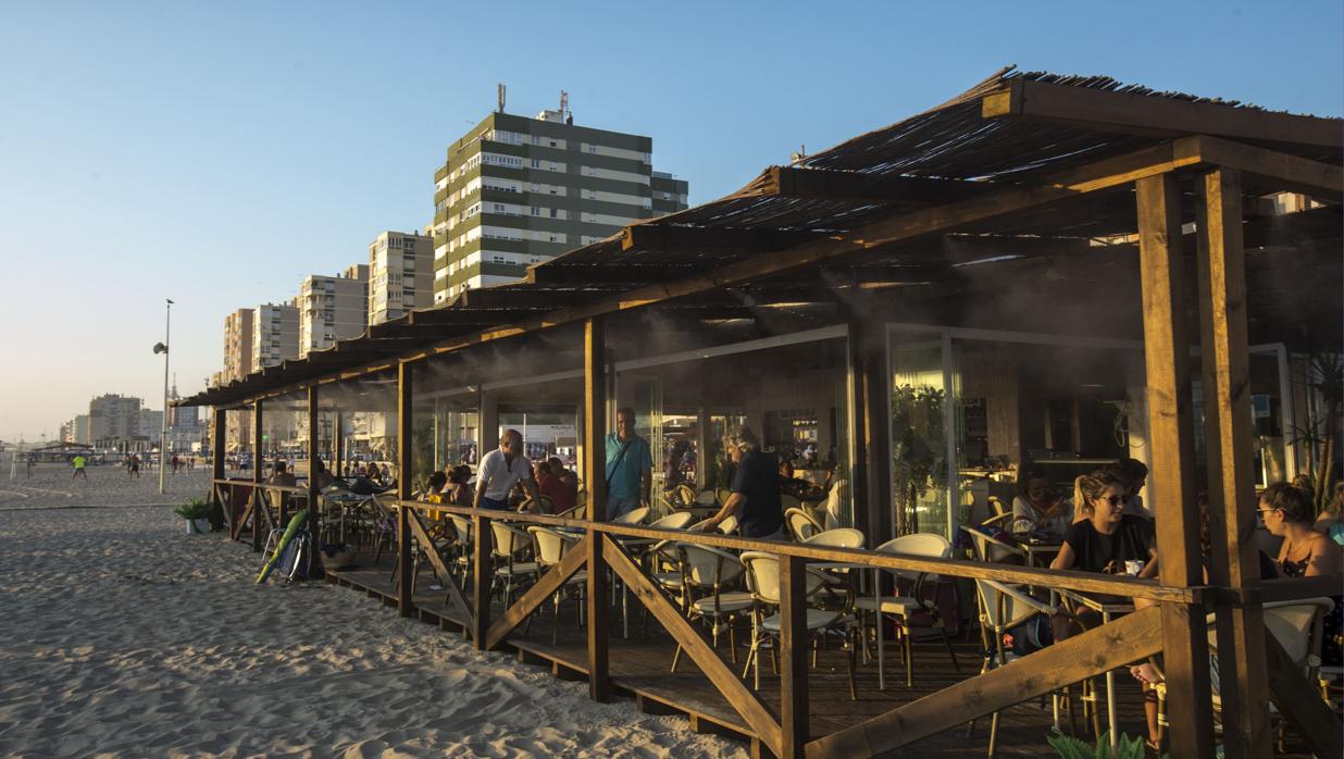 Los chiringuitos de Cádiz, en el centro de la polémica