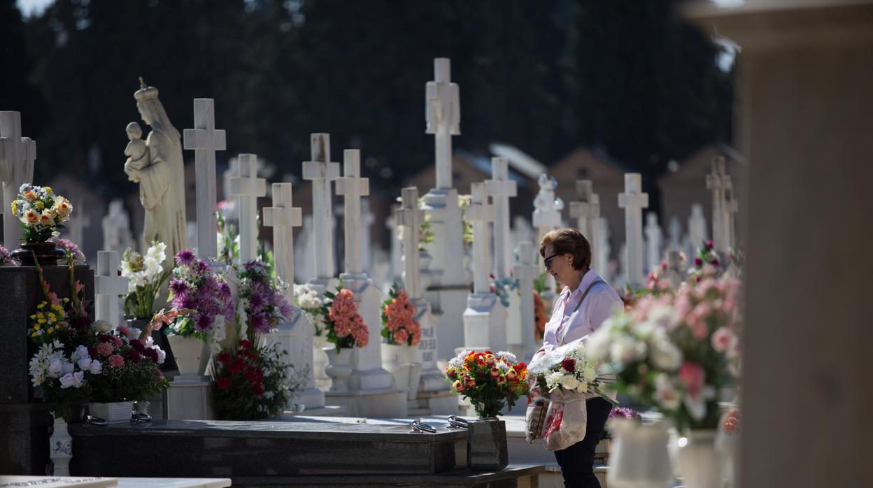 Imagen de archivo de un cementerio sevillano