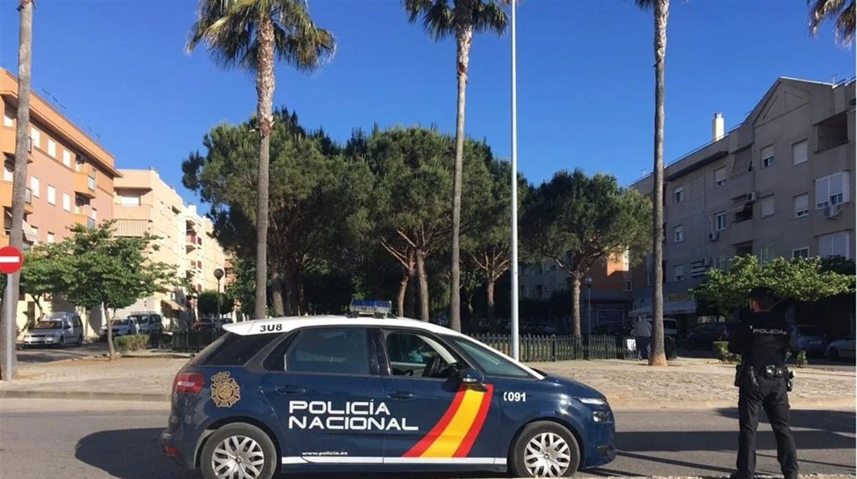 Detenido por robar amenazando con un cuchillo jamonero en una farmacia de Algeciras
