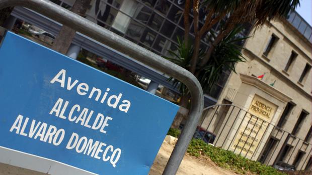 Detiene a un hombre que menudeaba con cocaína en la avenida Álvaro Domecq