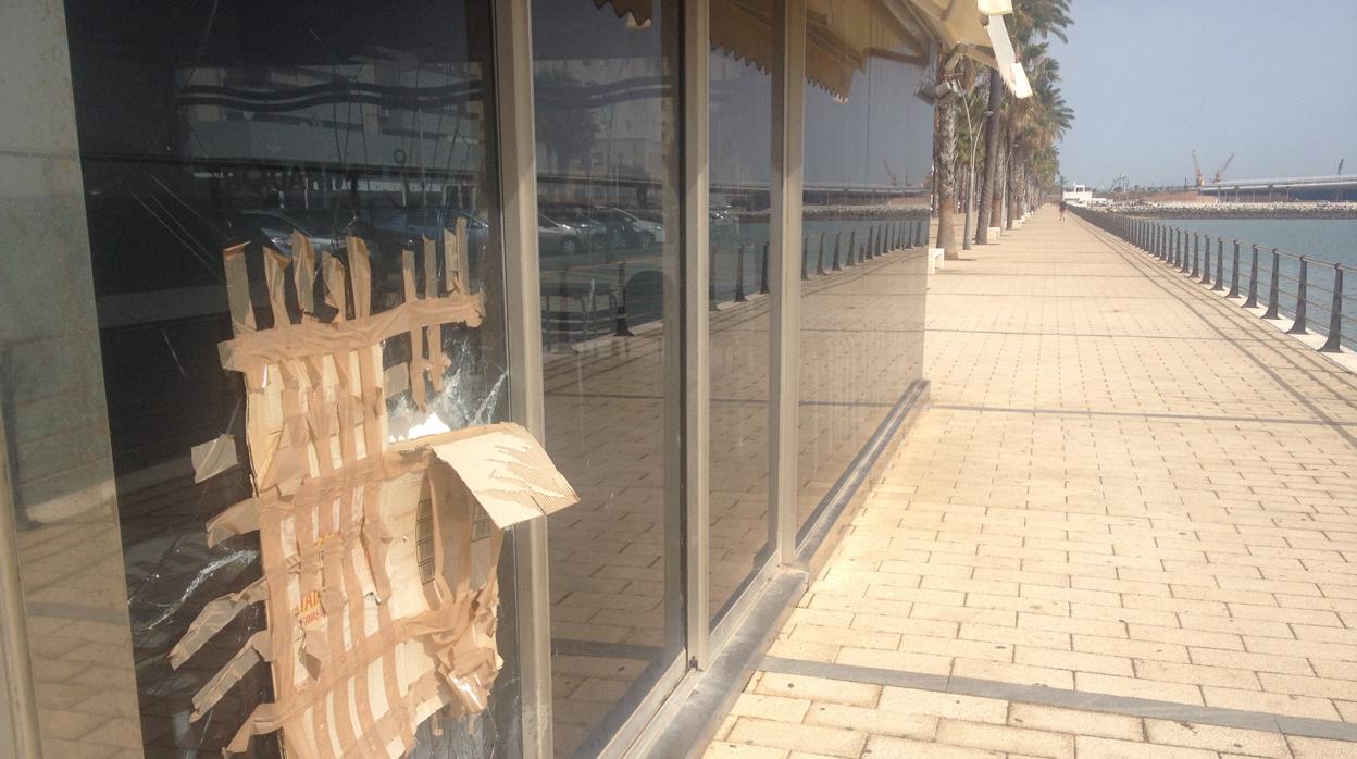 El quiosco de La Paz ha sufrido actos vandálicos tras llevar meses cerrado.