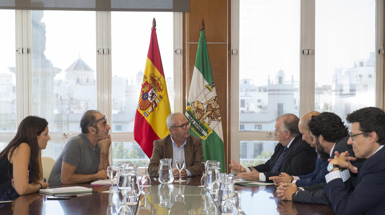 Graduados Sociales mantuvo una reunión con el delegado de Gobierno de la Junta de Andalucía.