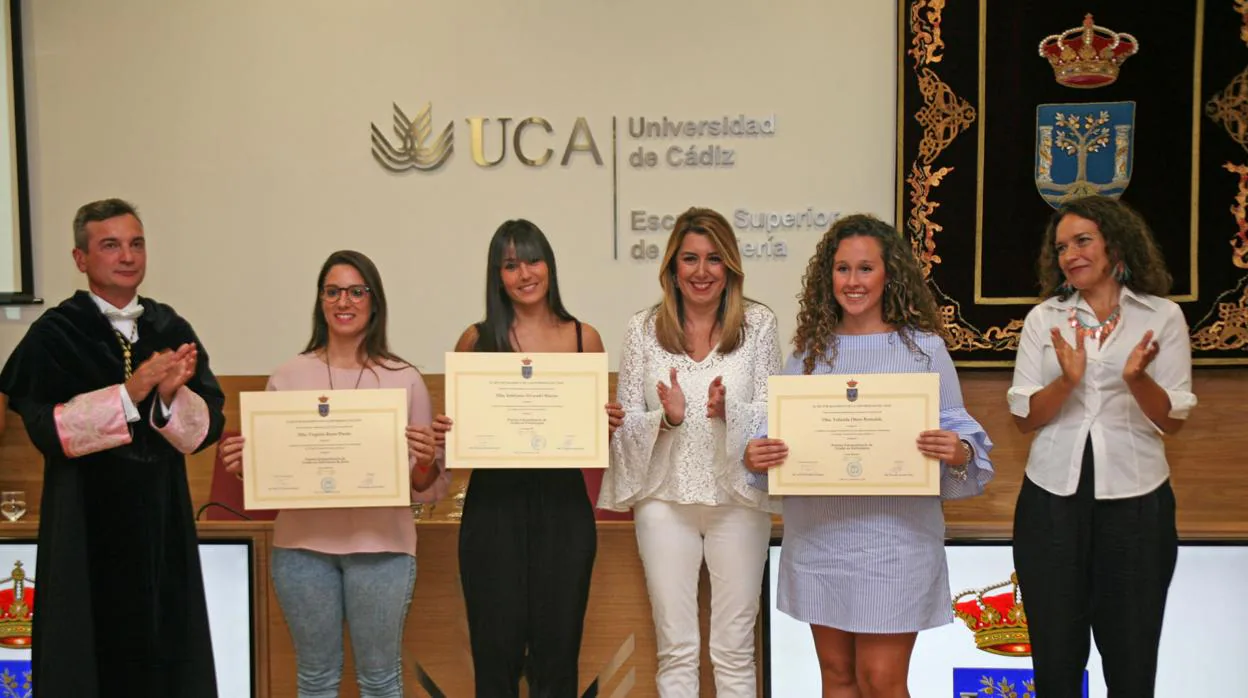 Susana Díaz y Eduardo González-Mazo entregan los premios a los alumnos más brillantes.