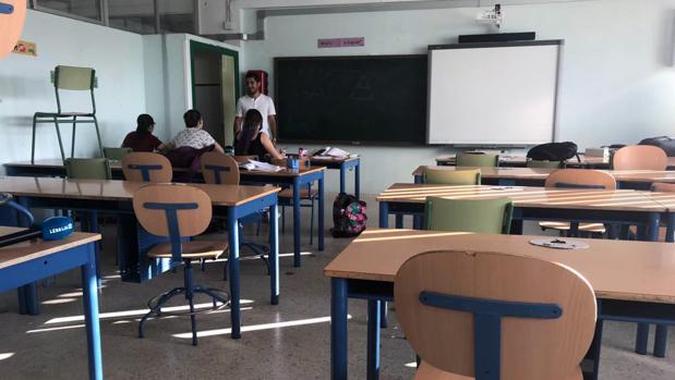 Una decena de alumnos del IES Bajo Guadalquivir de Lebrija atendidos por un golpe de calor