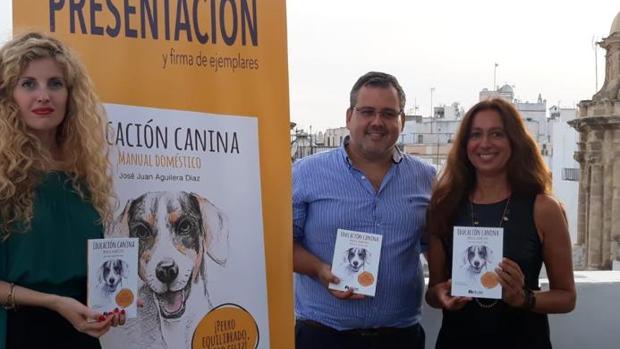 José Juan Aguilera presenta su libro 'Educación canina. Manual doméstico'