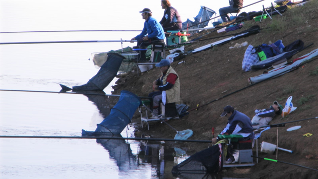 El concurso de pesca de Écija se traslada a La Puebla de los Infantes por el mal estado del río Genil