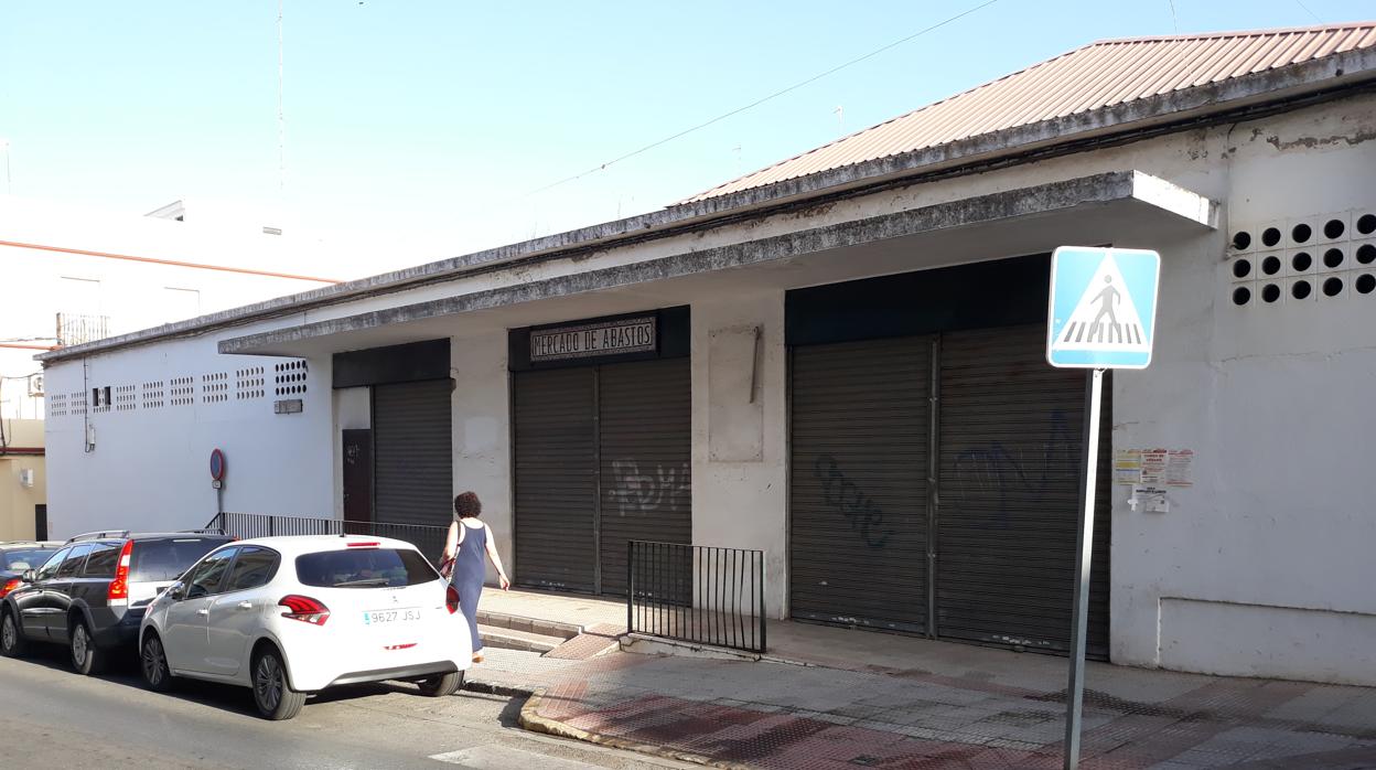 El antiguo mercado de abastos lleva años abandonado y ha sido expoliado