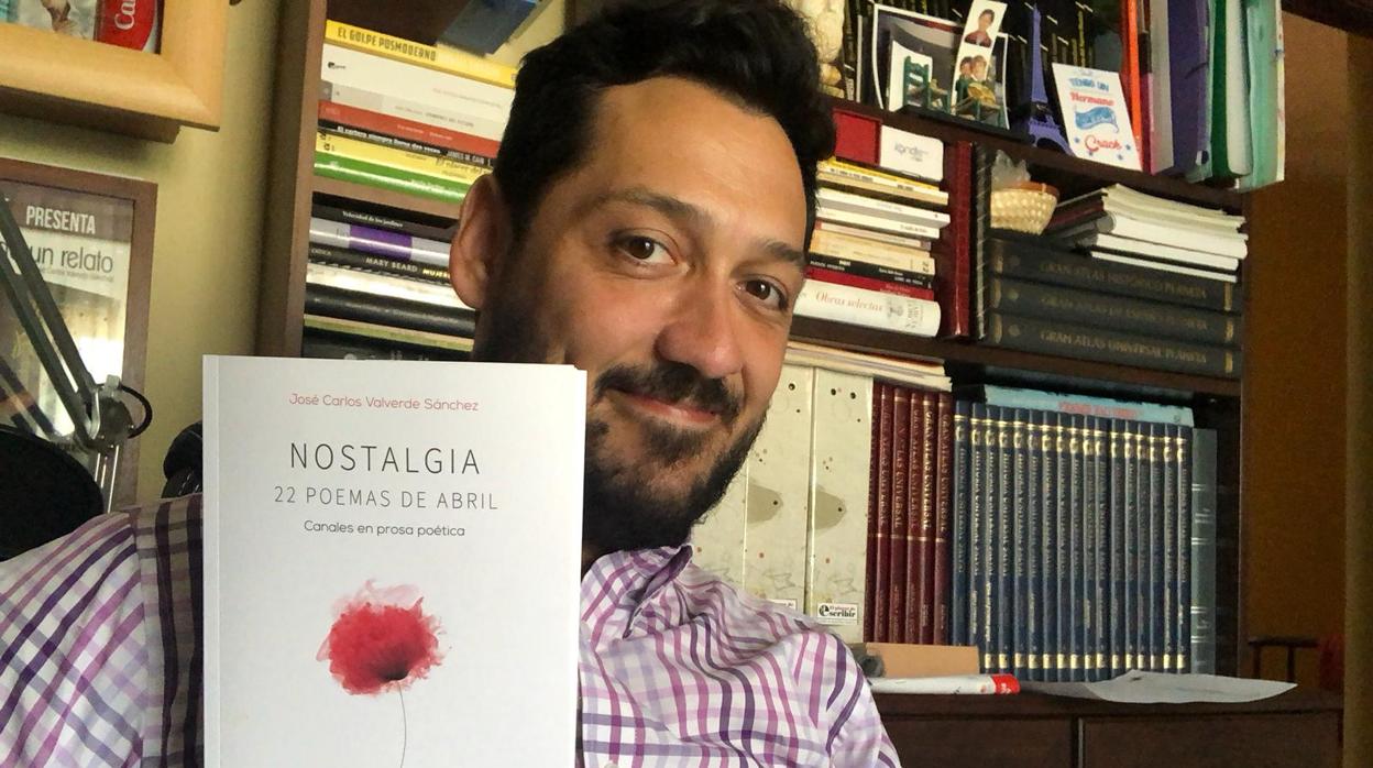 El escritor y columnista José Carlos Valverde muestra su tercera obra, «Nostalgia: 22 poemas de abril»