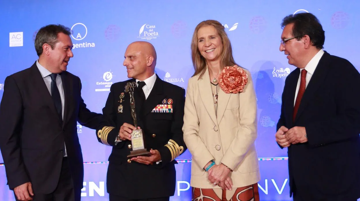 El buque Elcano recibe un premio del Festival de las Naciones