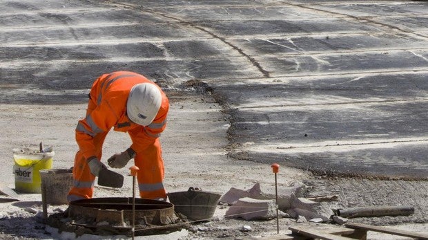 Cádiz abandona el furgón de cola del paro