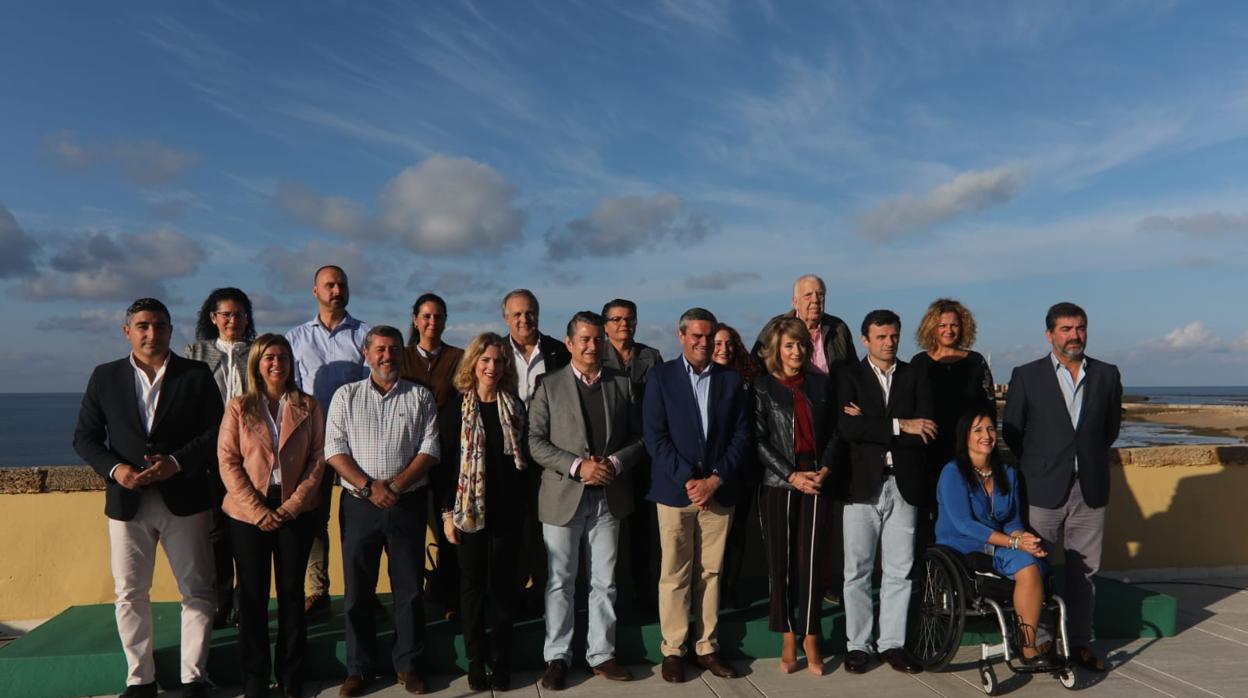 Foto de familia de la candidatura del PP por Cádiz