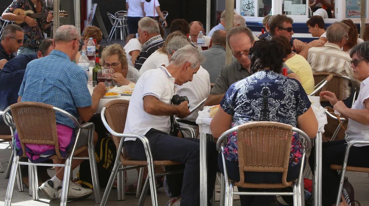 La Zancada denuncia el aumento de las terrazas ilegales en las calles de Cádiz