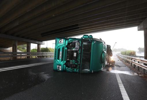 Imágenes del accidente esta mañana en Puerto Real