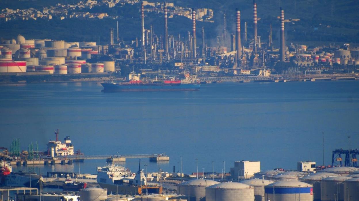 Ecologistas denuncia a la Junta por la calidad del aire en el Campo de Gibraltar