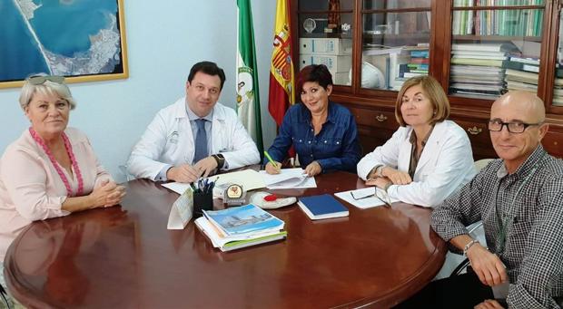 El Puerta del Mar firma un convenio con la Asociación de Mujeres contra el Cáncer de Mama