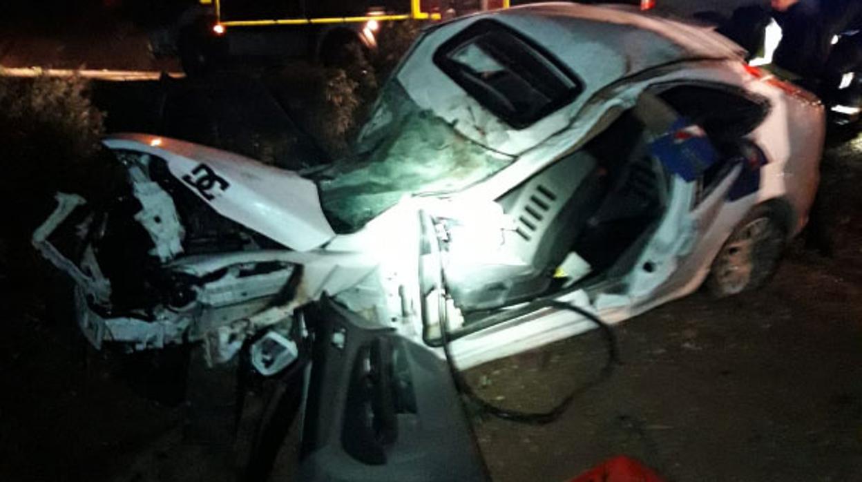Estado en que quedó el vehículo siniestrado en Badolatosa y cuyo conductor ha perdido la vida