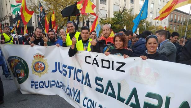 Fiesta azul y verde desde Cádiz a la puerta del Congreso