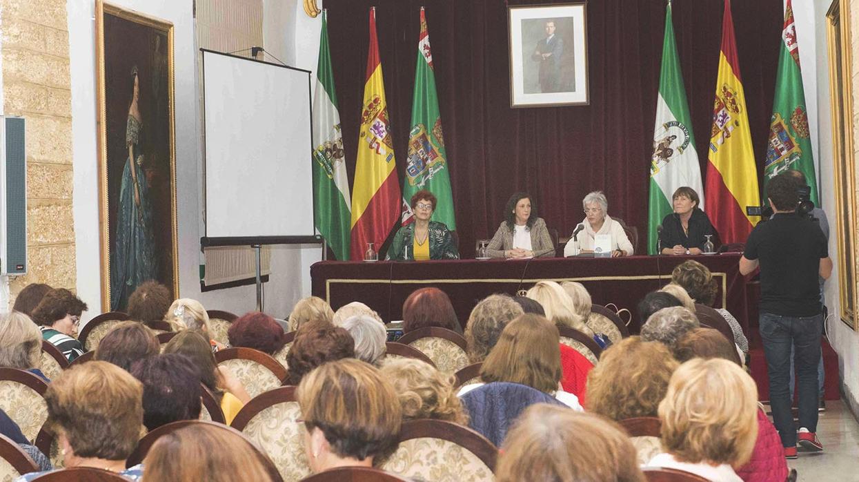 Supervivientes de la violencia de género conciencian en Cádiz a la sociedad