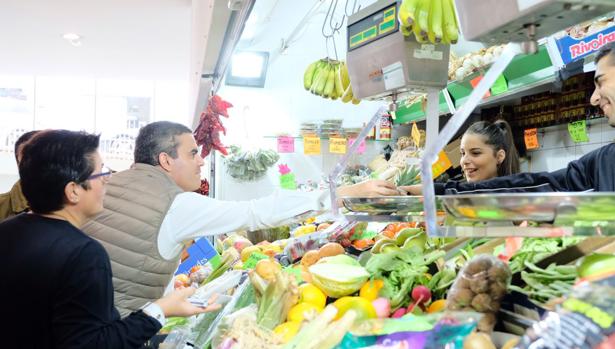 Ortiz propone un «ambicioso» plan de revitalización del pequeño comercio