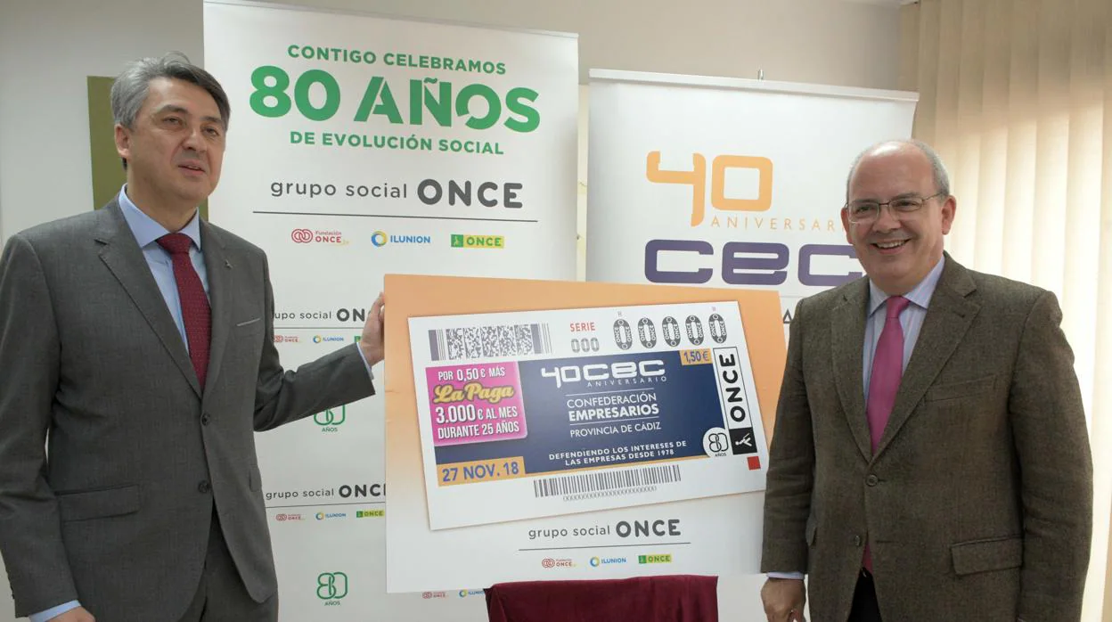 El director de la ONCE en Cádiz, Alberto Ríos, y el presidente de la CEC, Javier Sánchez Rojas