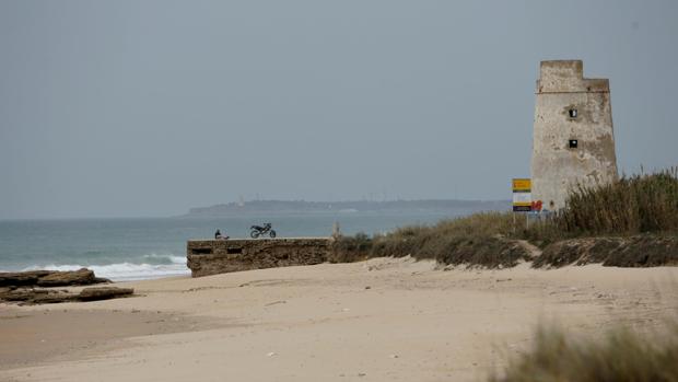 El menor superviviente de la patera del Palmar viajó con su hermano y lo vio morir