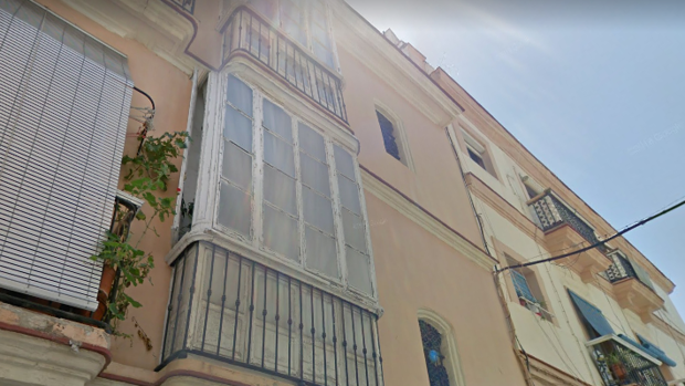 Susto por la caída de una viga en una vivienda del Mentidero