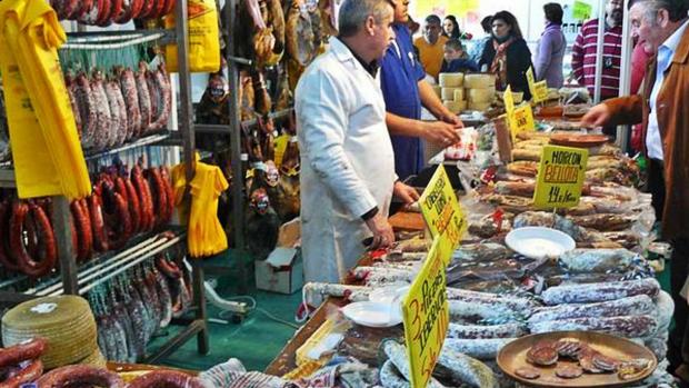 Más de 140 expositores participarán este año en la Feria de muestras de productos típicos y artesanales de El Pedroso