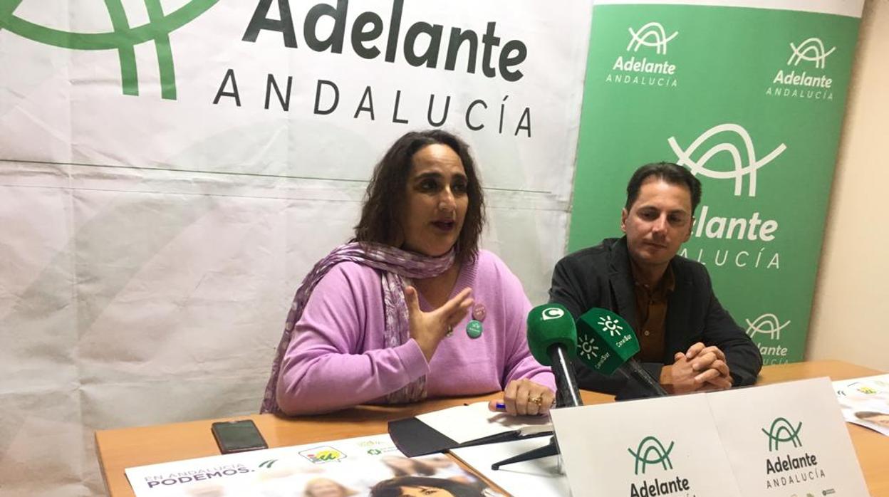 La candidata de la coalición de izquierdas por Cádiz, Ángela Aguilera, ha incidido en «acabar con 37 años de 'susanismo'»