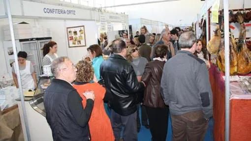 El Pedroso reúne a más de 140 expositores sobre productos típicos de la Sierra Morena de Sevilla