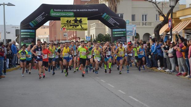 Más de 400 participantes en la X Carrera del Estrecho 'Memorial Pepe Serrano' de Tarifa