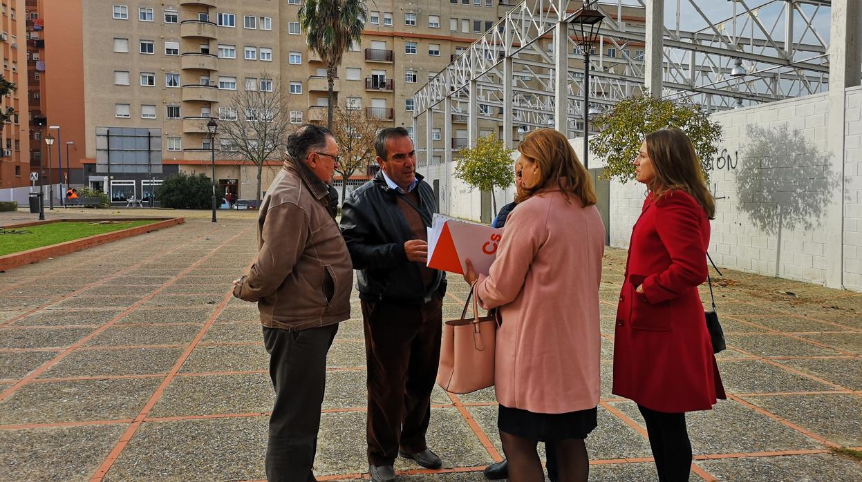 Ciudadanos cumple su compromiso y la Barriada de Andalucía tiene más cerca la culminación del Pabellón