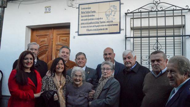 La Puebla del Río homenajea al reconocido banderillero Rafael Sobrino