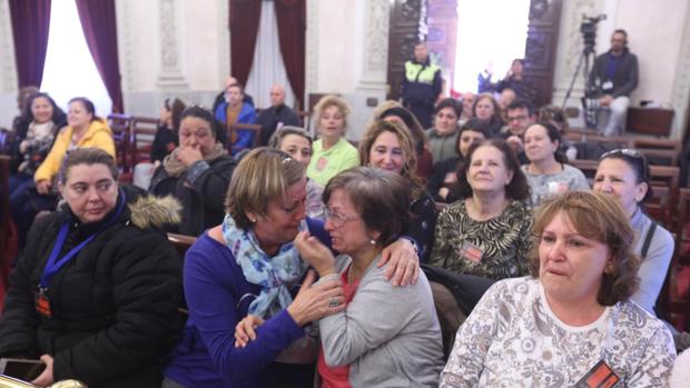 Mejoras laborales para limpiadoras municipales y personal de la Fundación de la Mujer