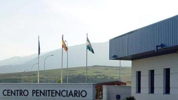 Denuncian una nueva agresión de un preso a un funcionario en la cárcel de Botafuegos