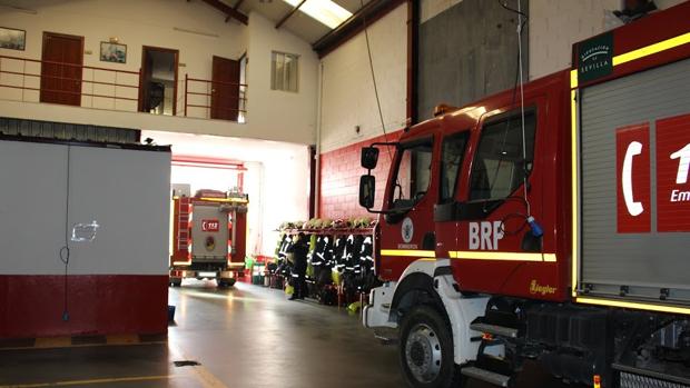 Tres heridos en dos incendios en un bar de Guadalcanal y en una vivienda de Camas