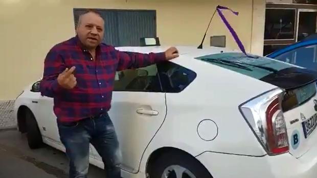 Un taxi con el lazo morado: la última batalla contra la violencia de género