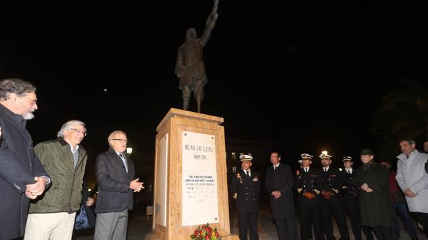 El Elcano homenajea al almirante Blas de Lezo