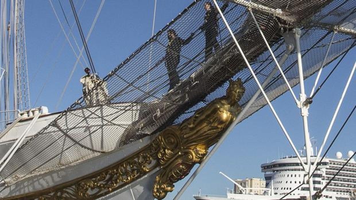 El mascarón de proa del buque escuela de la Armada Española Juan Sebastián de Elcano, que representa a la diosa Minerva.