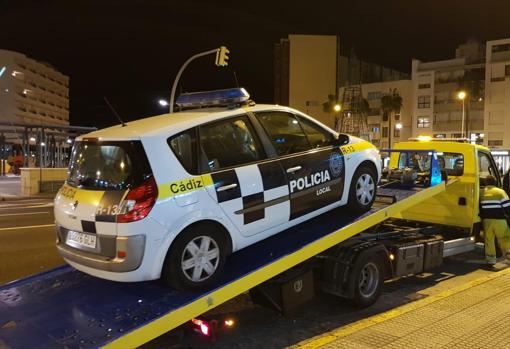 Otro de los coches patrulla averiados, la pasada semana.