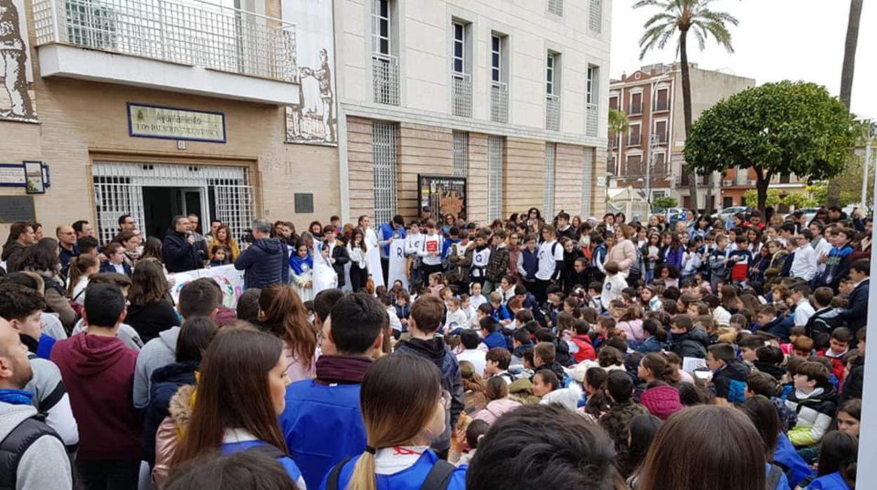 Juan Manuel Valle, alcalde palaciego, ha presidido un acto cargado de simbolismo