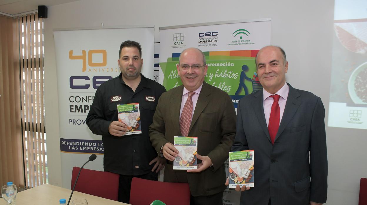 1. acto de presentación de la campaña “Compra súper, come sano”. De izquierda a derecha: Mauro Barreiro, Javier Sánchez Rojas y Antonio Colsa.