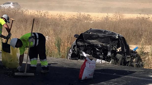 Muere el conductor de un coche al chocar con un camión en la carretera Nacional IV en El Cuervo