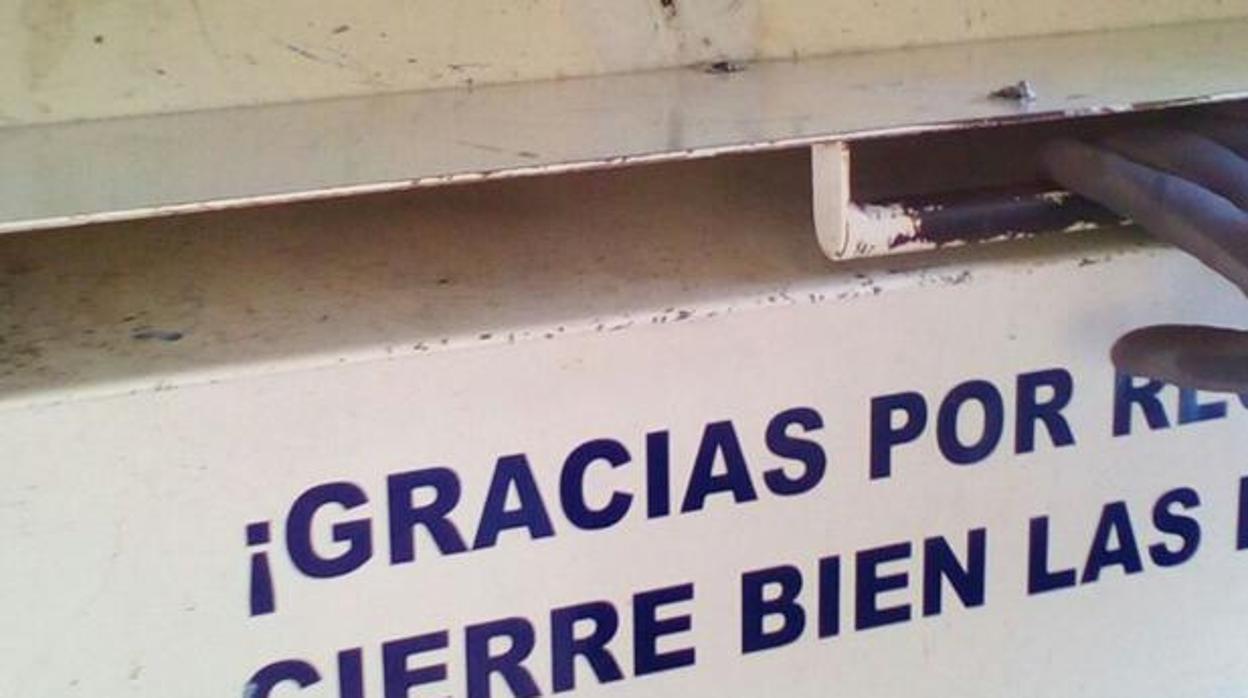Pillados cuando robaban ropa del contenedor de Madre Coraje en Cádiz