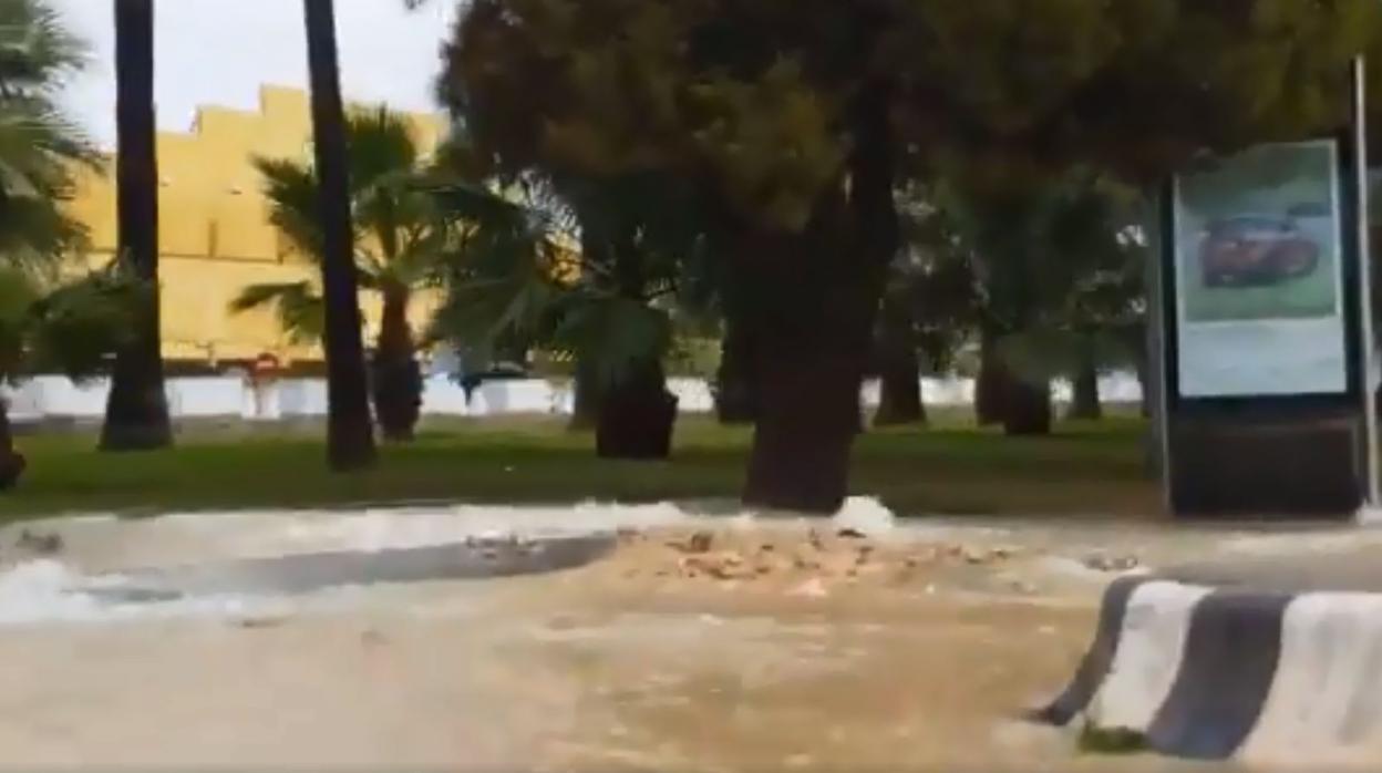 Este miércoles se rompía una tubería en una de las arterias principales de suministro de agua en Cádiz-