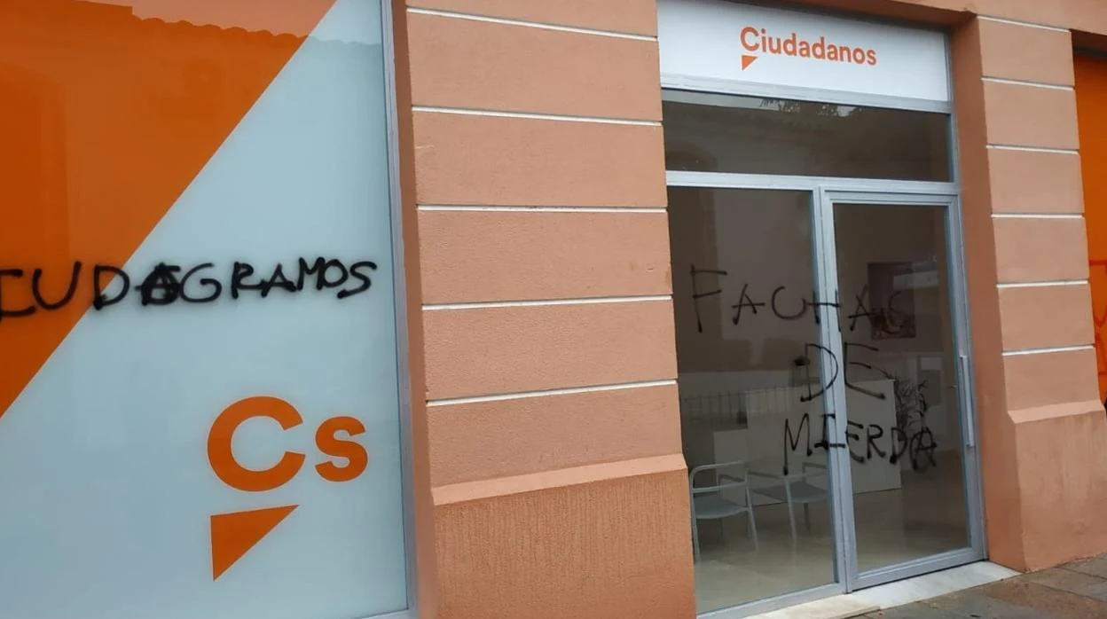 La sede de Ciudadanos en Jerez amanece, otra vez, con pintadas vandálicas