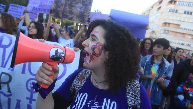 Unas 10.000 personas se manifiestan por la igualdad en Cádiz